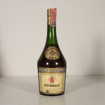 Viele Vintage Flaschen Cognac und Scotch Whiskys Frankreich