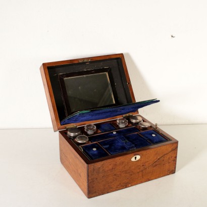 Walnut Travel Box with Mother-of-Pearl Inserts 19th Century