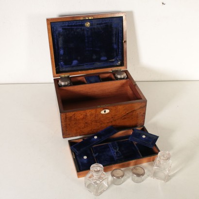 Walnut Travel Box with Mother-of-Pearl Inserts 19th Century