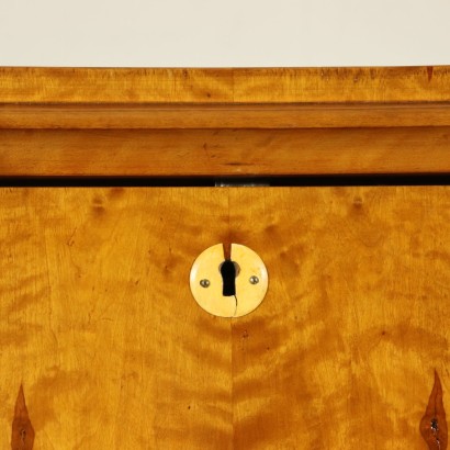 Secretaire del pecho de los cajones de estilo Biedermeier