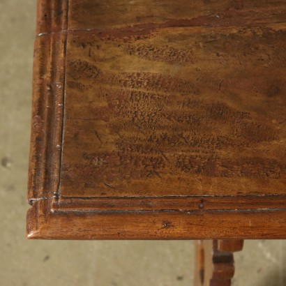 Tisch aus Nussbaumholz Italien 18. und 20. Jahrhundert