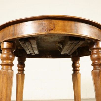 Round Extending Table Walnut Italy 19th Century