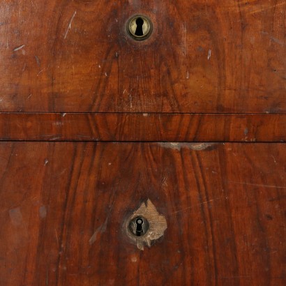 Kleiderschrank Nussbaumholz Italien 19. Jahrhundert