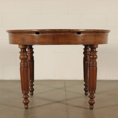 Extending Round Table Walnut Italy Mid 19th Century