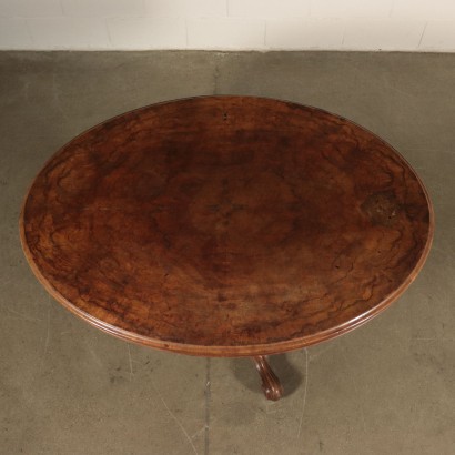 Table Oval Placage de Loupe de Noyer Angleterre Deuxième moitié '800