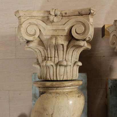 Coppia di colonne tornite Berniniane in marmo