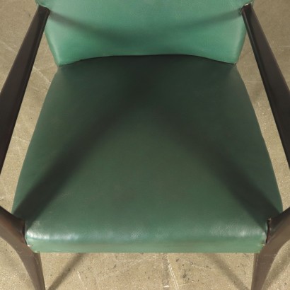 Suite de trois Chaises Bois teinté Cuir synthétique Italie Années 50