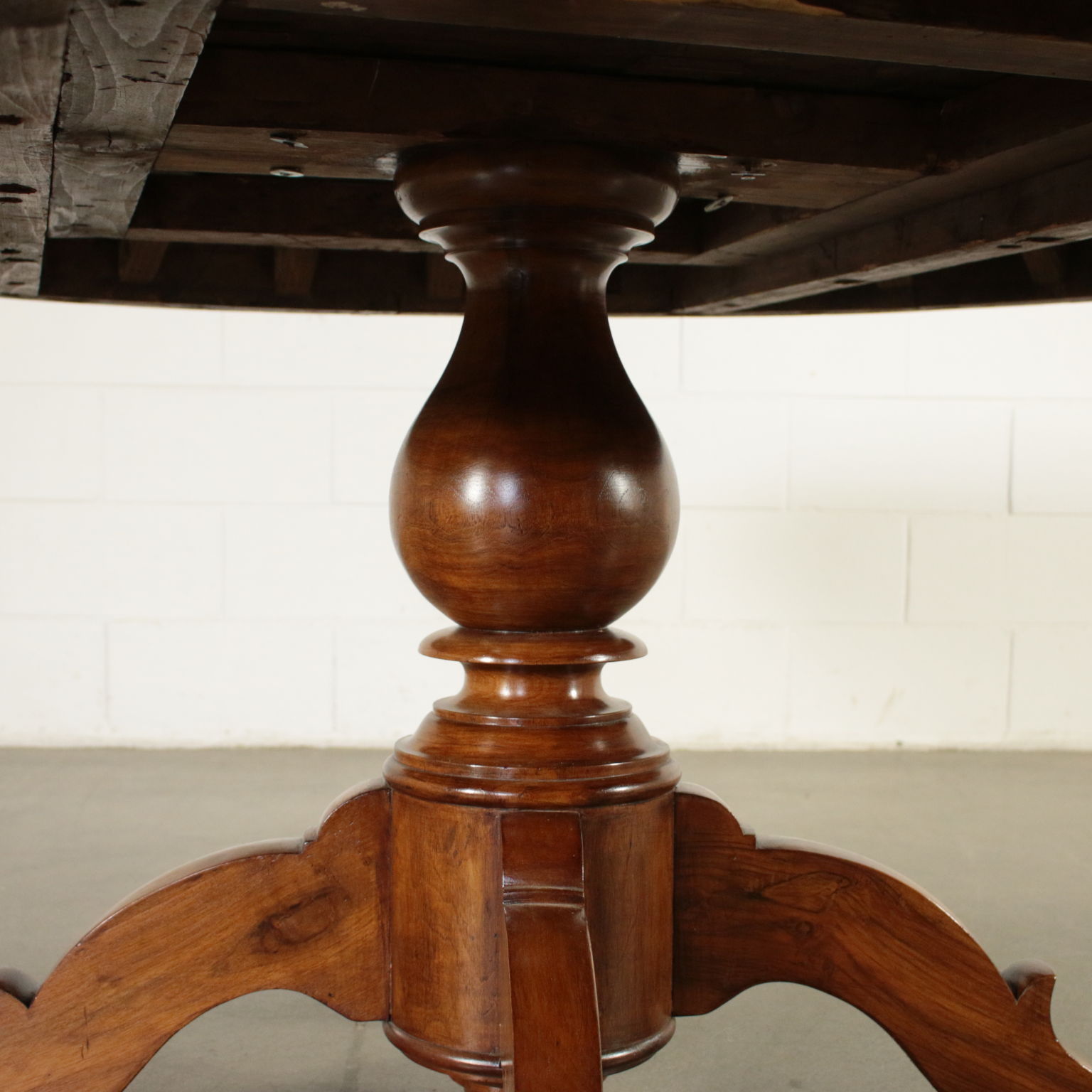 Grande Tavolo Rotondo Tavoli Antiquariato Dimanoinmano It