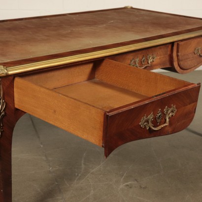 Revival Desk Rosewood Veneer Leather 19th Century