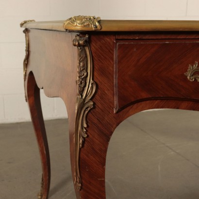 Revival Desk Rosewood Veneer Leather 19th Century