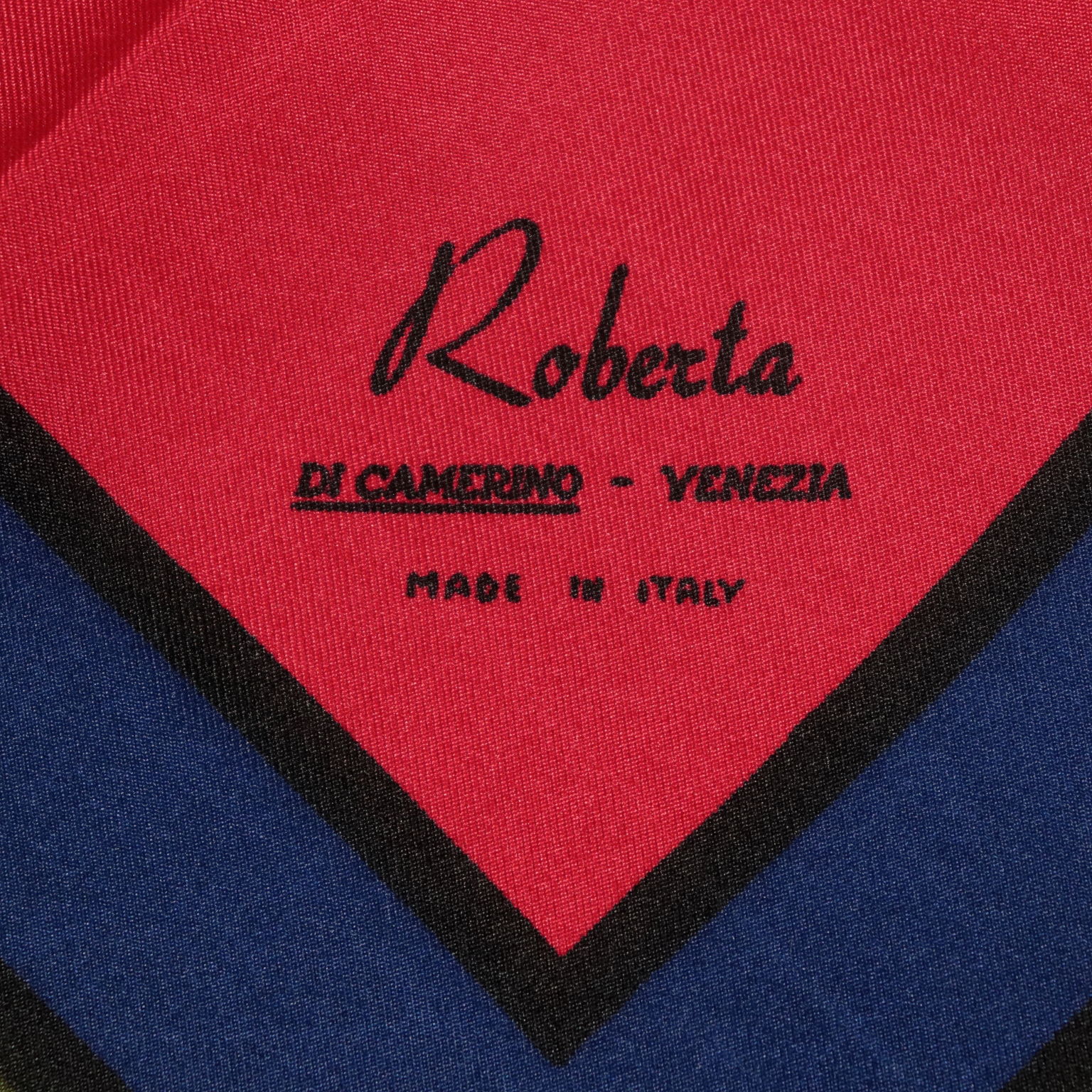 Foulard Vintage Roberta di Camerino con Logo Abbigliamento e