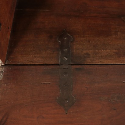 Solid Walnut Chest of Drawers Italy Early 18th Century