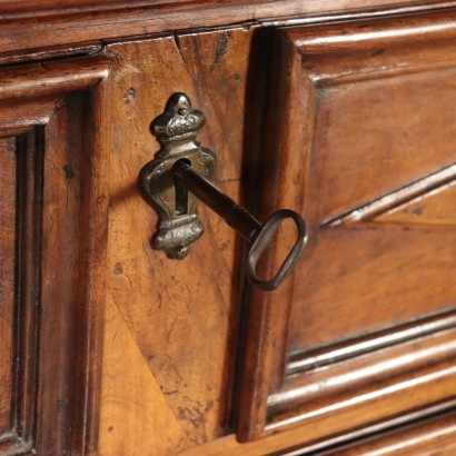 Solid Walnut Chest of Drawers Italy Early 18th Century