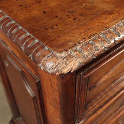 Solid Walnut Chest of Drawers Italy Early 18th Century