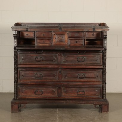 Walnut Chest of Drawers Italy 18th Century