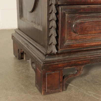 Walnut Chest of Drawers Italy 18th Century