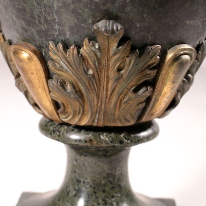 Vase aus Marmor und Bronze