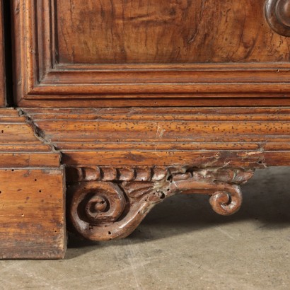 Walnut Chest of Drawers Italy 18th Century