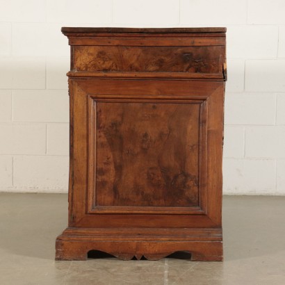 Walnut Chest of Drawers Italy 18th Century