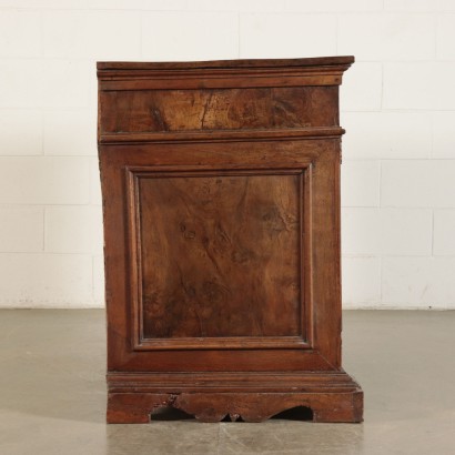 Walnut Chest of Drawers Italy 18th Century