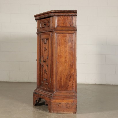 Credenza scantonata