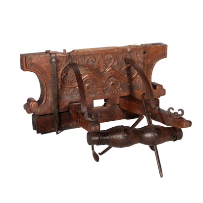 Well's Winch Walnut Iron and Varoius Wood Essence Italy 18th Century