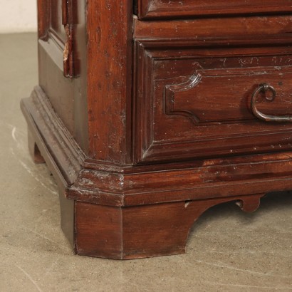 Chest of Drawers with 4 Drawers, Walnut Italy 18th Century