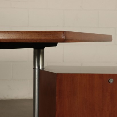 Desk Aluminum and Walnut Veneer Osvaldo Borsani 1970s Tecno