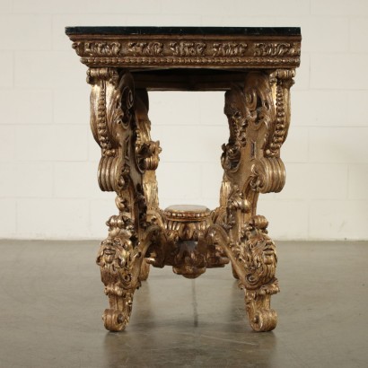 Console en bois sculpté et doré