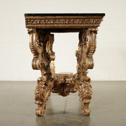 Console en bois sculpté et doré