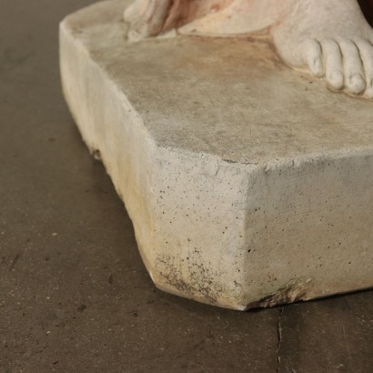 Estatua De Hormigón Al Aire Libre