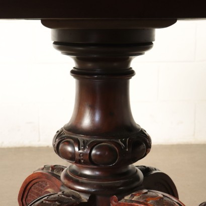 Victorian Table, Walnut and ROsewood Veneer, England 19th Century