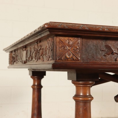 Neo-Renaissance Extendable Table Walnut Italy Early 19th Century