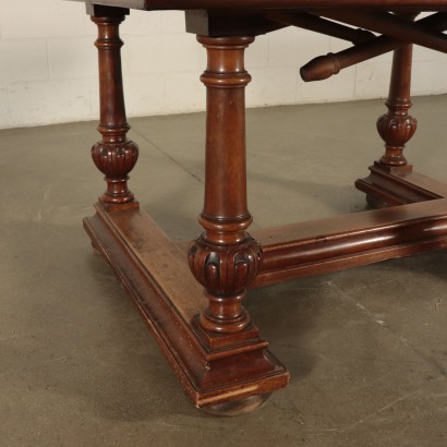 Neo-Renaissance Extendable Table Walnut Italy Early 19th Century