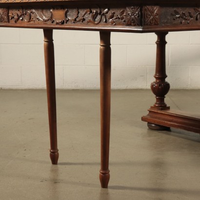 Neo-Renaissance Extendable Table Walnut Italy Early 19th Century