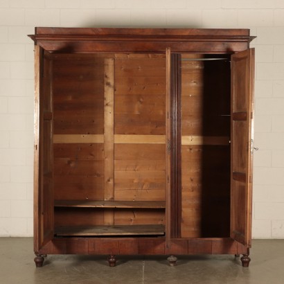 Cabinet in Walnut