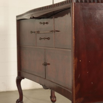 Sideboard im Chippendale-Stil