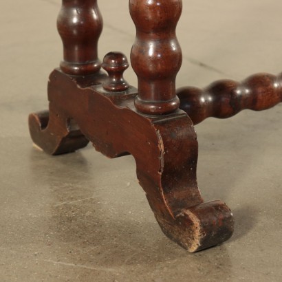 Coffee table in Walnut