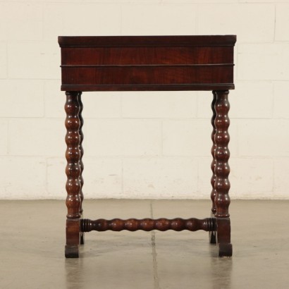 Coffee table in Walnut