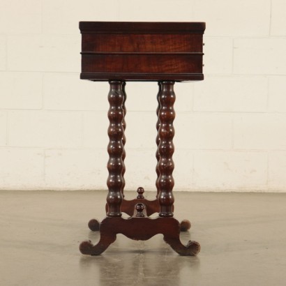 Coffee table in Walnut