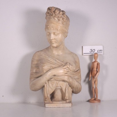 Busto femminile in marmo