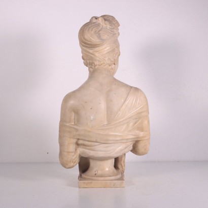 Busto femminile in marmo