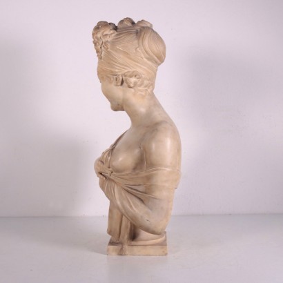 Busto femminile in marmo