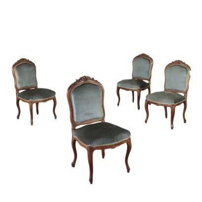 Grupo de cuatro sillas de estilo barroco