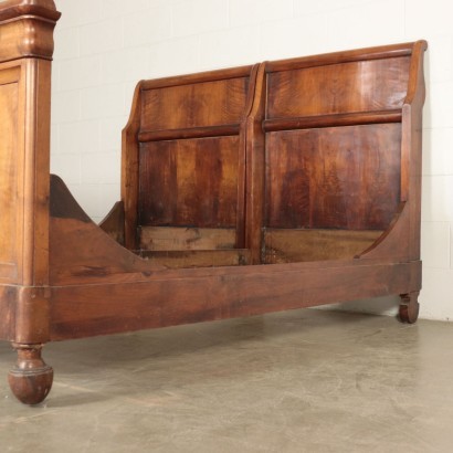 Boat-Shaped Queen Size Bed Walnut Italy 19th Century