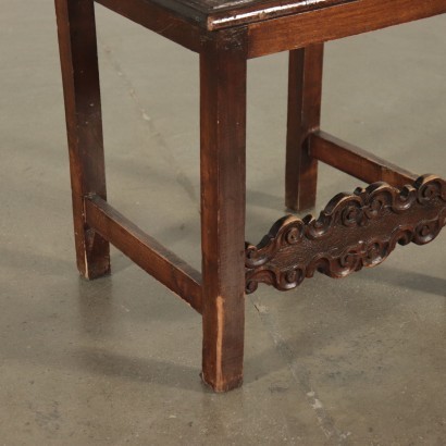 Group of 8 Neo-renaissance Style Chairs Walnut Chestnut 20th Century