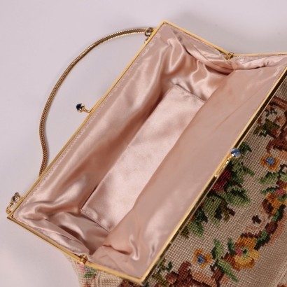 Sac &#224; main avec des fleurs brod&#233;es vintage