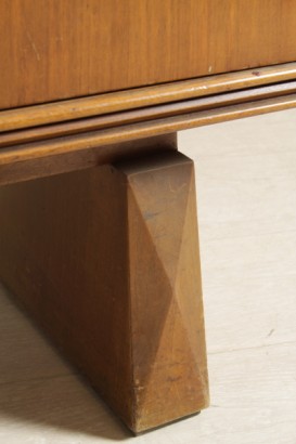 mobiletto di modernariato, mobiletto anni 40 impiallacciato in noce, maniglie in ottone, produzione italiana