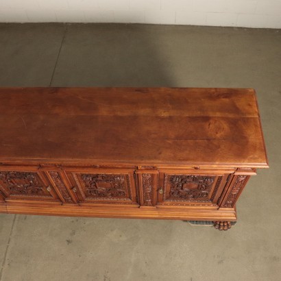 Gro&#223;es Sideboard im Neorenaissance-Stil