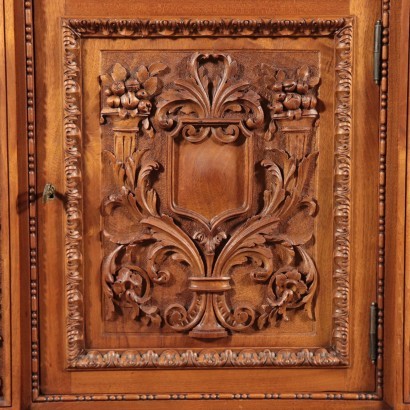 Gro&#223;es Sideboard im Neorenaissance-Stil